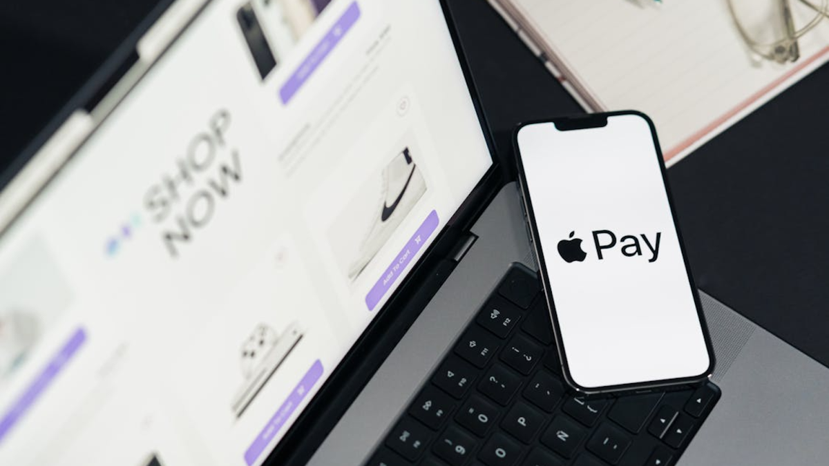 Apple Pay used during online shopping, representing modern checkout flexibility in the UCP vs traditional ecommerce debate
